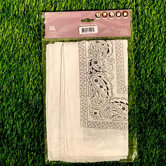 3 NWT UNISEX BANDANAS, white color. 3 Pack.100% cotton. 21.25”x 21.25” - Picture 3 of 3